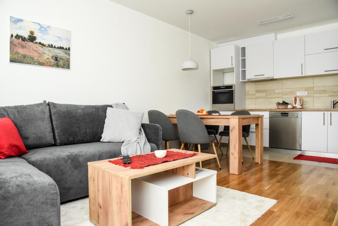 Suncokret Apartmani لوزنيكا المظهر الخارجي الصورة
