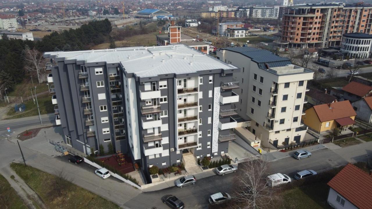 Suncokret Apartmani لوزنيكا المظهر الخارجي الصورة