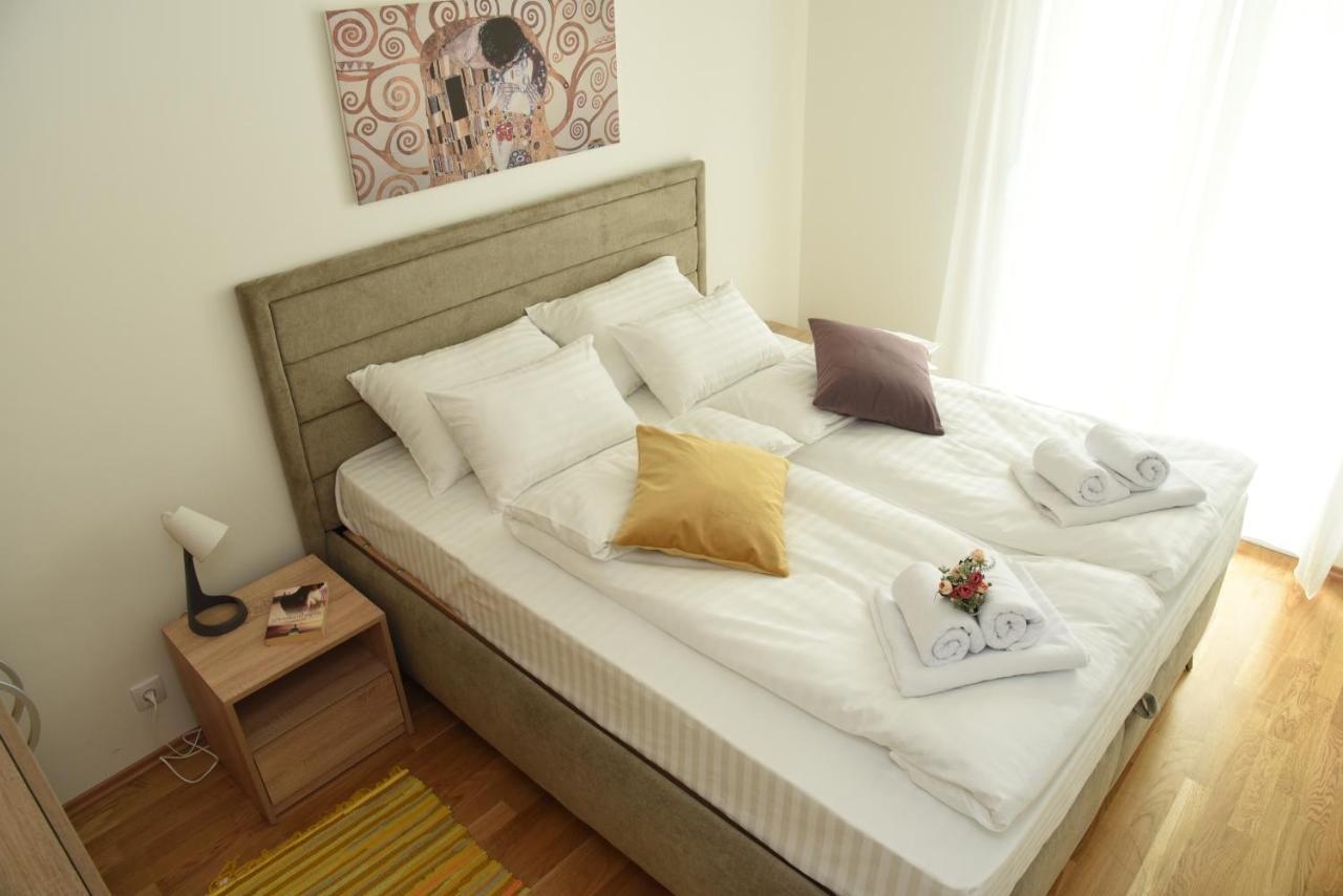 Suncokret Apartmani لوزنيكا المظهر الخارجي الصورة